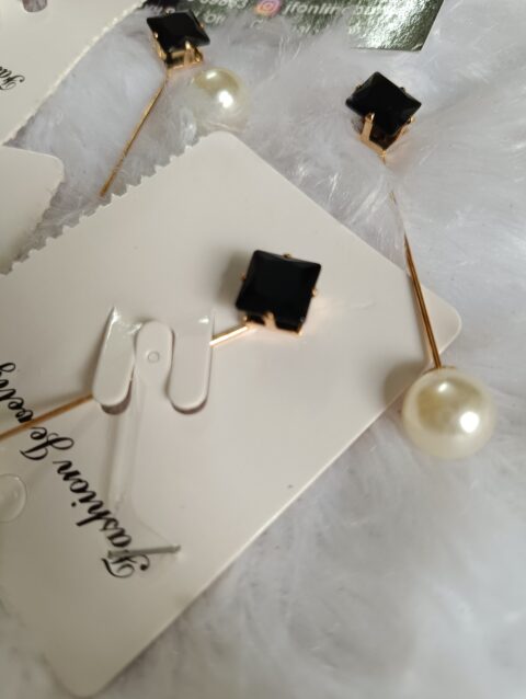 Hijab pin Black stone with lock
