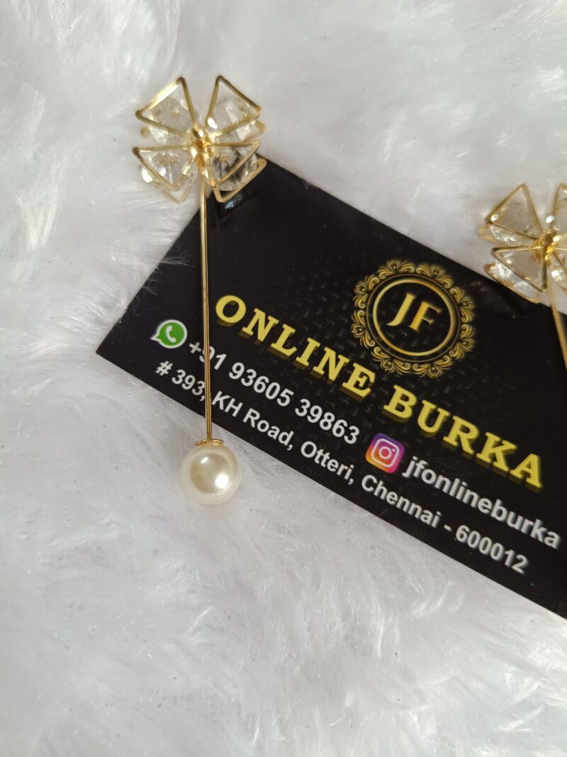 Hijab pin with pearl lock at back